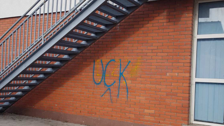 Grafiti koji veličaju OVK osvanuli na OŠ ''Sveti Sava'' u Klokotu, Kancelarija za KiM: Ozbiljna pretnja