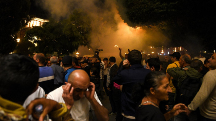 U sukobima policajaca i demonstranata u Jerevanu povređene 34 osobe