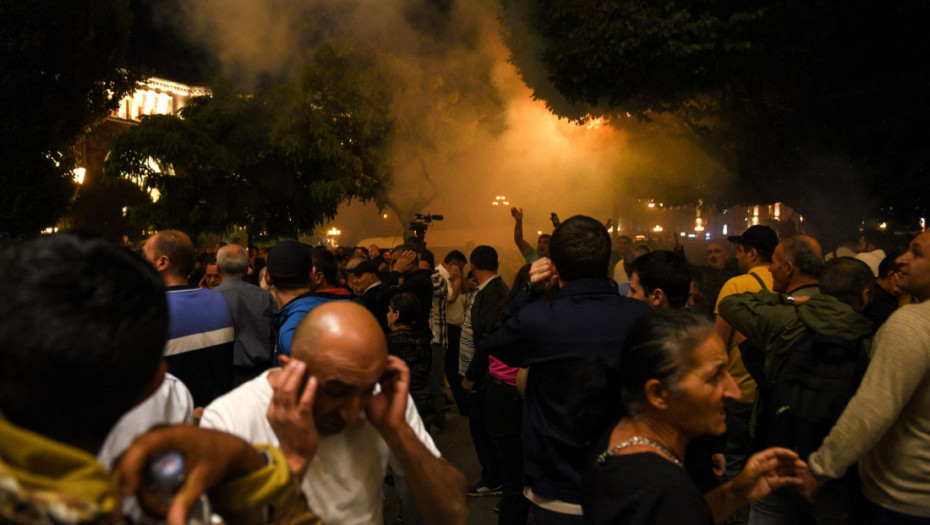 U sukobima policajaca i demonstranata u Jerevanu povređene 34 osobe