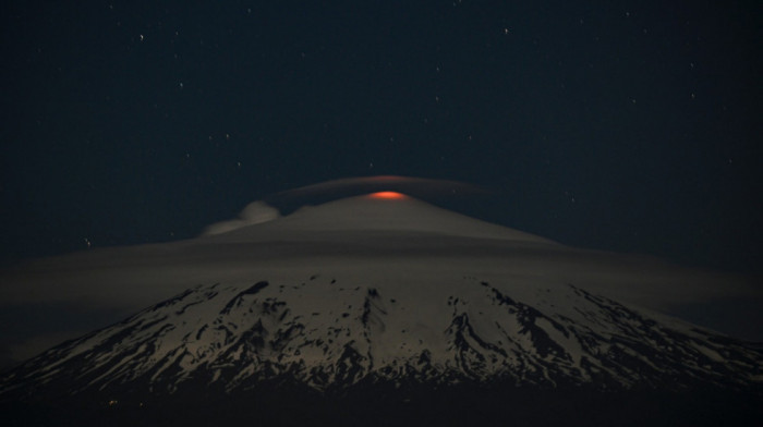 Čile izdao narandžasto upozorenje zbog vulkana Viljarika