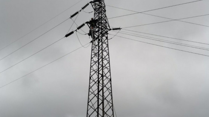 Kiša i dalje pada u Šidu, 11.000 korisnika još nema struju, u EMS-u očekuju normalizaciju snabdevanja tokom popodneva