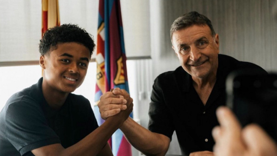 Najmlađi sin Patrika Klajverta potpisao profesionalni ugovor sa Barselonom
