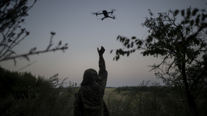 Rat u Ukrajini pokrenuo tehnološke inovacije u odbrambenoj industriji: Porast tražnje za dronovima i robotima
