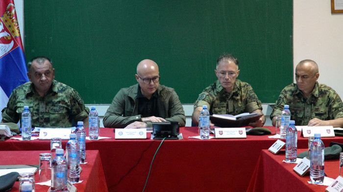 Ministar Vučević i general Mojisilović se sastali sa komandantima dela jedinica Vojske Srbije