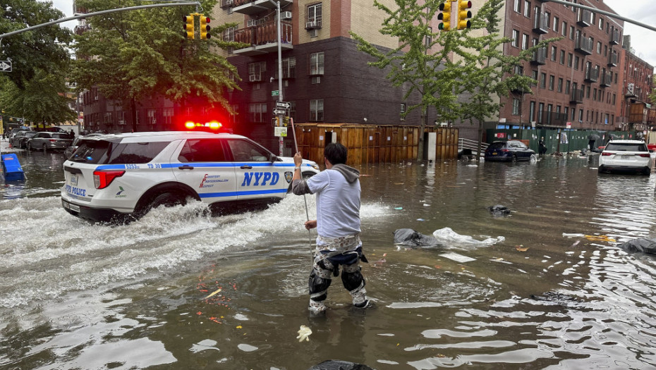 Vanredno stanje u Njujorku - poplavljene škole, aerodrom i stanice metroa: "Ovo je oluja opasna po život"