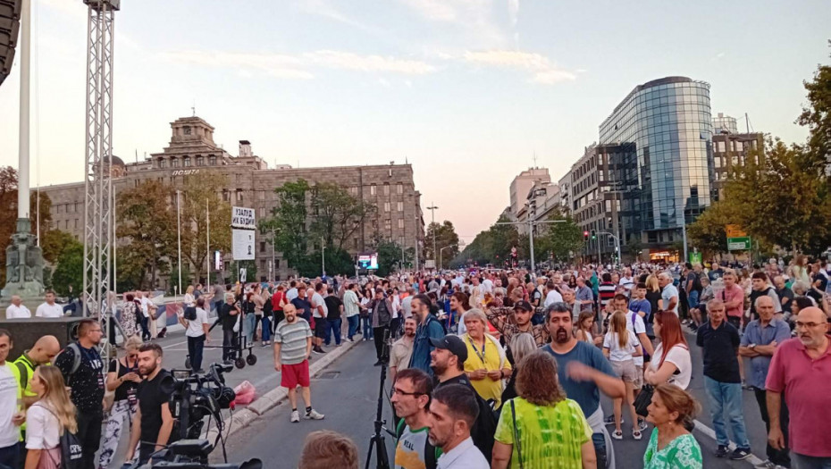 Održan 22. protest "Srbija protiv nasilja", okupljeni šetali do RTS-a