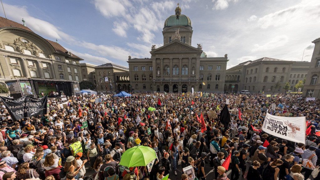 60.000 demonstranata na klimatskom protestu u švajcarskoj prestonici: Treba smeniti "buržoasku vladu"