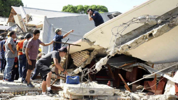 Urušio se krov crkve u Meksiku, najmanje devet poginulih, a 40 povređenih