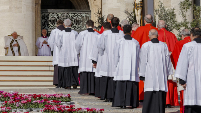 Pet kardinala pozvalo papu da se vrati na katoličko učenje o LGBT osobama i ženama