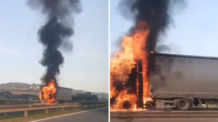 Zapalio se kamion na auto-putu Beograd-Niš, obustavljen saobraćaj u oba smera