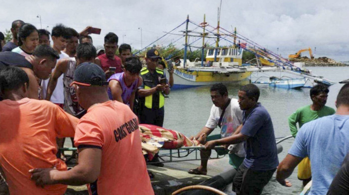 Filipinski ribarski čamac udario teretni brod, poginula trojica ribara