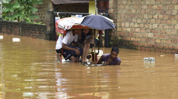Poplave u indijskim Himalajima odnele 74 života, nestala 101 osoba