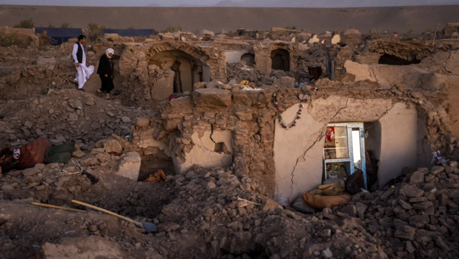 Više od 2.400 žrtava u razornom zemljotresu u Avganistanu: Meštani i rukama kopaju po ruševinama tražeći preživele