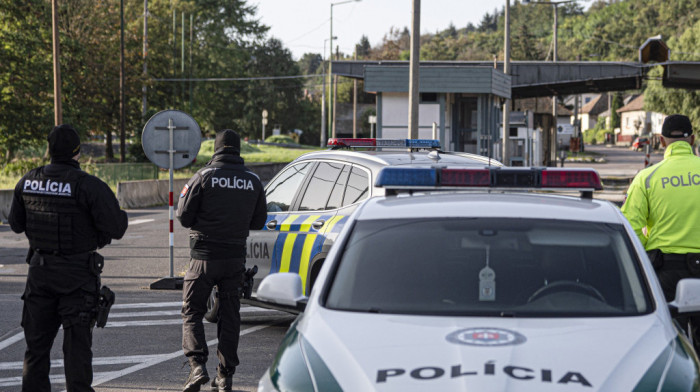 Masovne evakuacije u Slovačkoj: Policija pokušava da otkrije ko je poslao više od 1.000 pretnji bombom