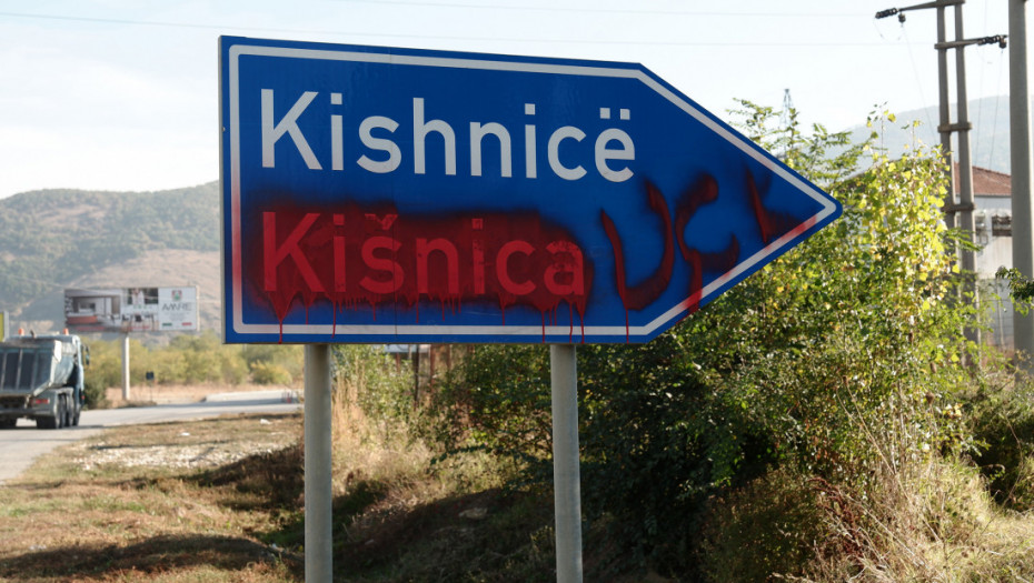 Grafit OVK na ulazu u selo Kišnica kod Gračanice