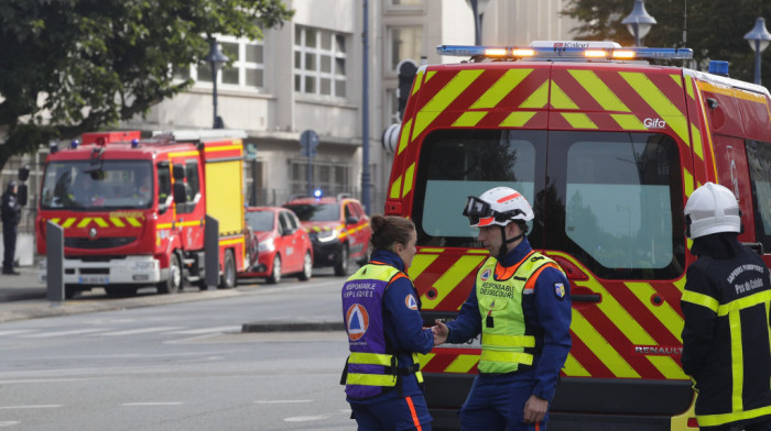 Zbog pretnje bombom u Francuskoj evakuisana gimnazija u kojoj je ubijen profesor