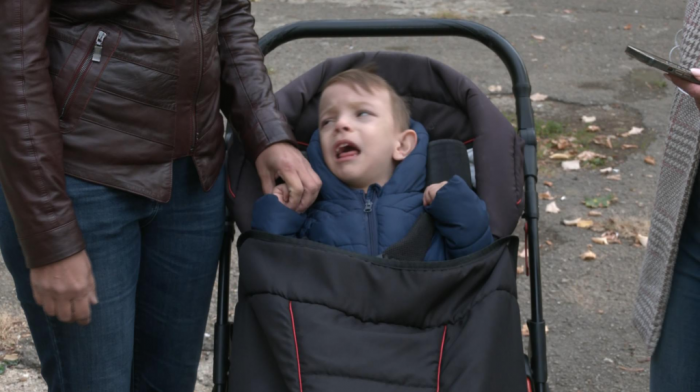 "Da Vanja stane na svoje noge": Dečaku koji boluje od cerebralne paralize potrebna naša pomoć