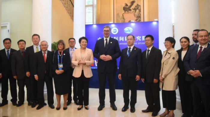 Vučić u obilasku Kineskog instituta za međunarodne studije u Pekingu