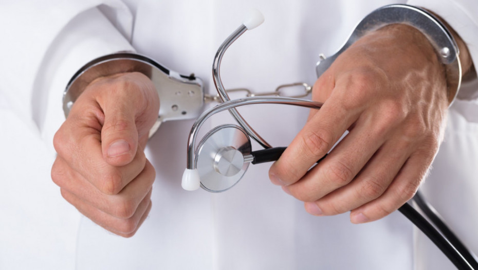 Uhapšeno pet lekara, oštetili RFZO: Propisivali lekove bez znanja i pregleda pacijenata