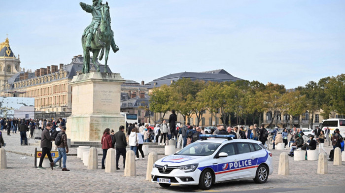 Evakuisana Versajska palata iz bezbednosnih razloga nakon dojave o bombi