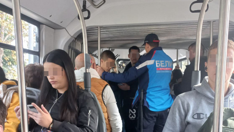 Incident na Novom Beogradu: Dete među troje povređenih, nakon naglog kočenja autobusa