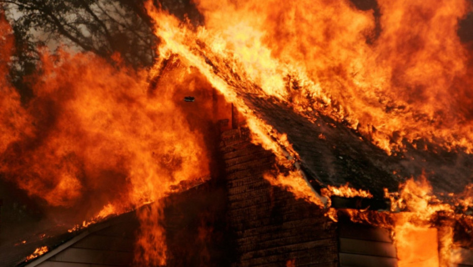 Požar u ugostiteljskom objektu na Karaburmi, nema povređenih