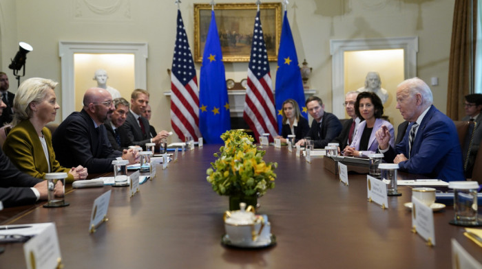 SAD i EU: Hitno smanjenje tenzija i primena sporazuma između Beograda i Prištine