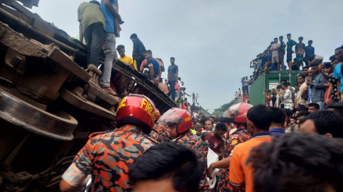 U sudaru vozova u Bangladešu poginulo 13 osoba