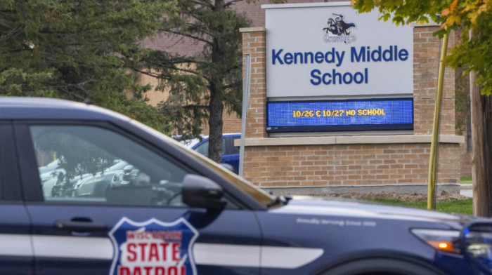 Policija u SAD ubila osobu koja je pucala na njih sa krova škole