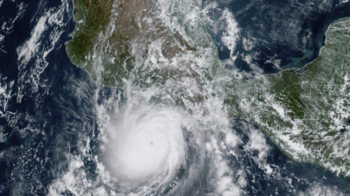 Uragan pete kategorije Otis stigao blizu Meksika noseći rizik od velikih šteta