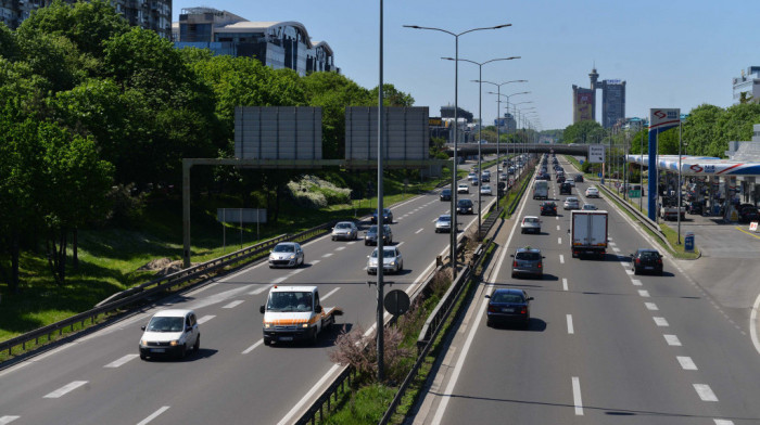 AMSS: Povećan broj vozila na autoputevima, teretna vozila na Batrovcima čekaju pet sati