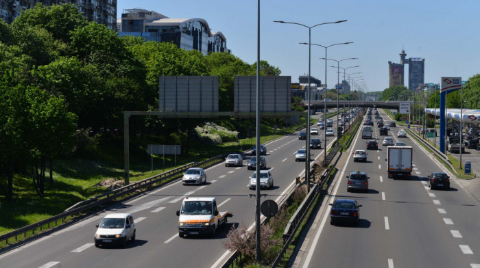 AMSS: Povećan broj vozila na autoputevima, teretna vozila na Batrovcima čekaju pet sati