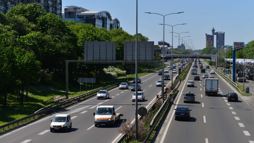 AMSS: Povećan broj vozila na autoputevima, teretna vozila na Batrovcima čekaju pet sati