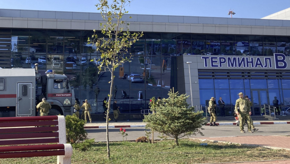 Zbog nereda na aerodromu u Mahačkali uhapšeno sedam osoba