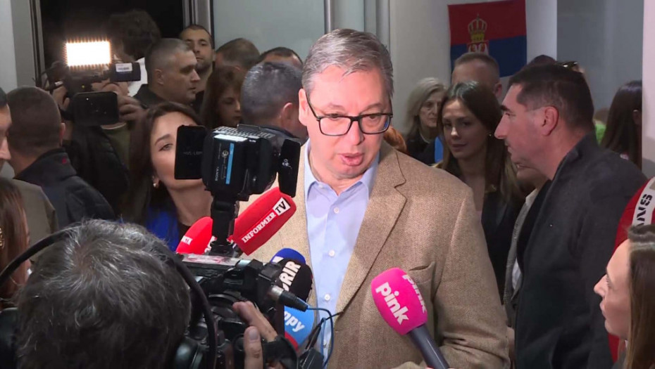Vučić i Brnabić potpisima podržali izbornu listu naprednjaka