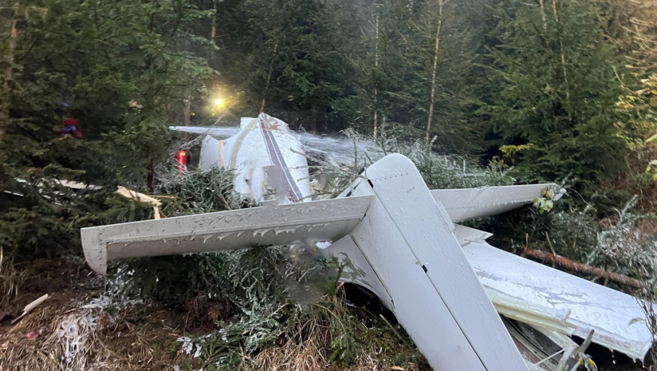 Telo pilota pronađeno u Alpima: Avion nakon pada u Sloveniji prepolovio kolibu