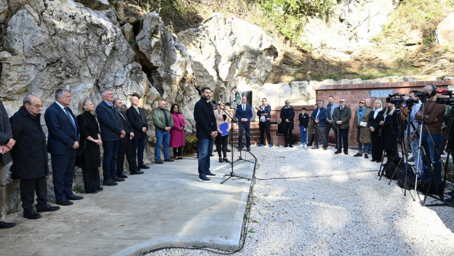 Šapić na pomenu nevinim žrtvama komunističkog režima kod Kraljeve česme