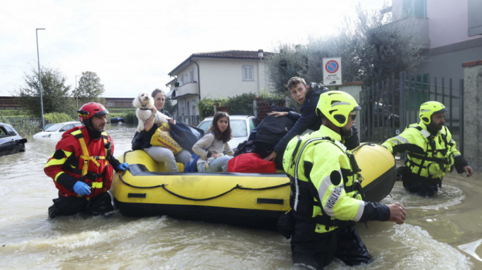 Oluja Kiran primorala oko 300 ljudi da napuste svoje domove: Sedam osoba poginulo u poplavama u Toskani