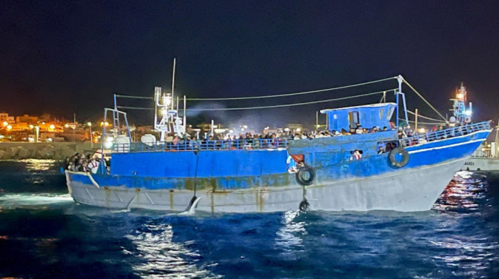 Ribarski brod sa 531 migrantom stigao na Lampeduzu