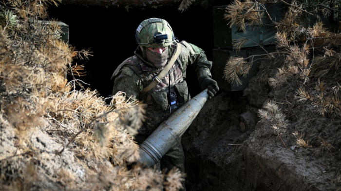 Rovovima u Ukrajini haraju zverke dužine "kalašnjikova": Vojnici slikali "trofej"