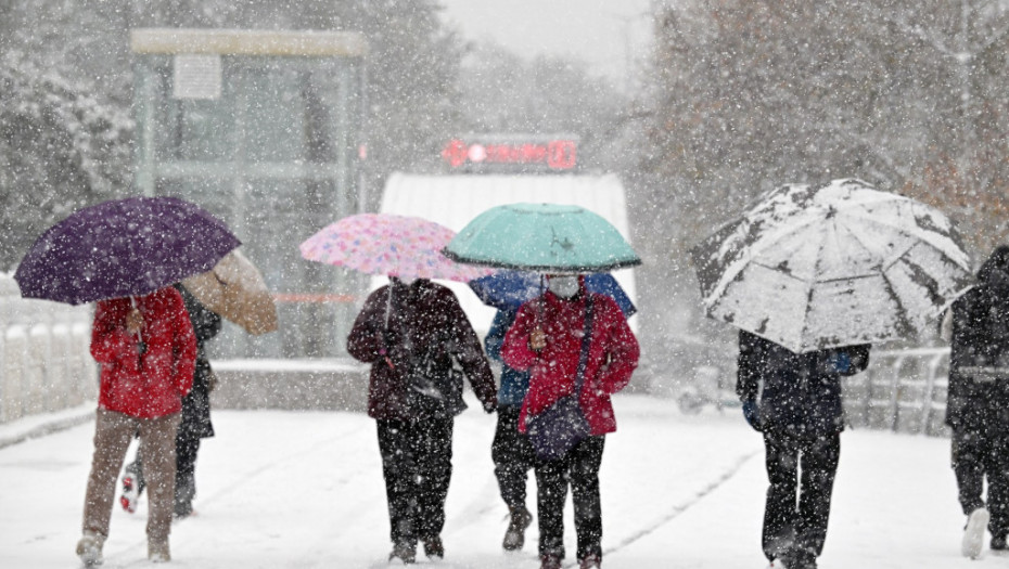 Severoistok Kine pogodili neuobičajeno hladno vreme i mećave, letovi otkazani
