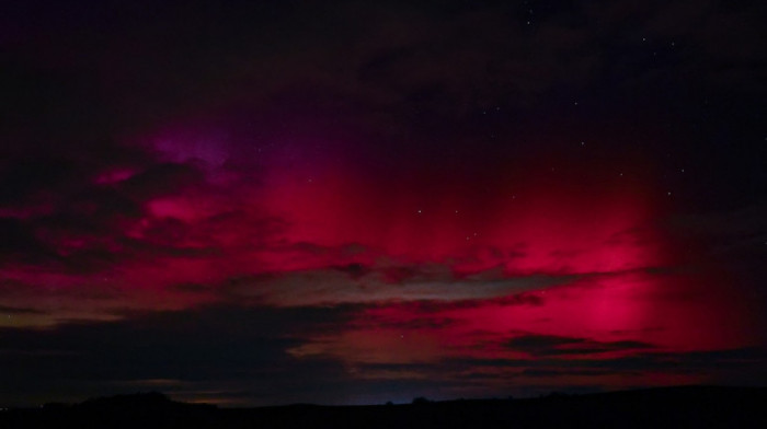 Redak fenomen u ovim krajevima: Fotografije crvenog neba preplavile društvene mreže, polarna svetlost moguća ponovo