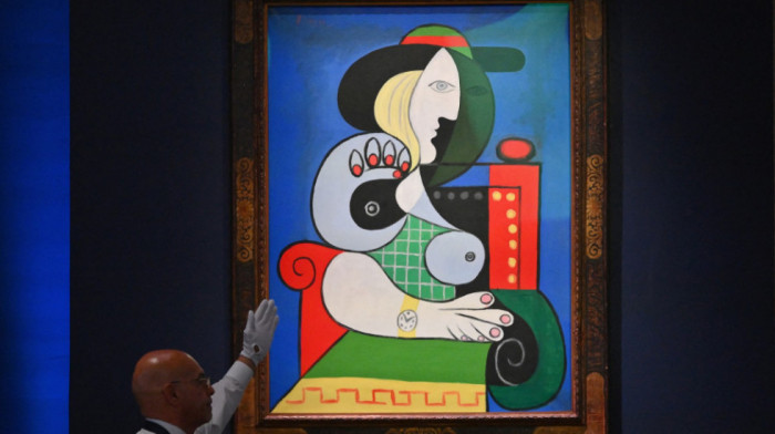 Prodata slika "Žena sa satom" Pabla Pikasa za skoro 140 miliona dolara