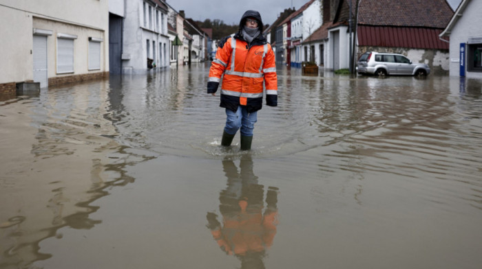 Obilne padavine i poplave na severu Francuske, više od 100 gradova u stanju najviše pripravnosti