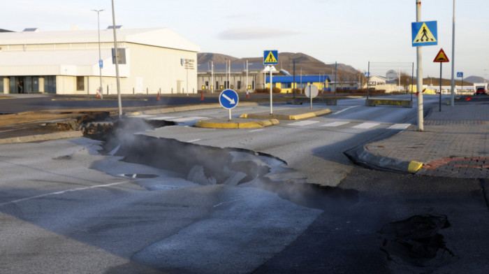 Na Islandu u toku dana registrovano oko 900 potresa, skoro četiri hiljade osoba evakuisano