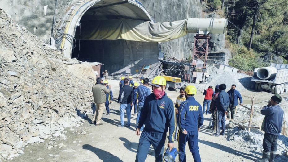 Nastavljeno spasavanje 40 radnika zatrpanih nakon što se urušio tunel u Indiji