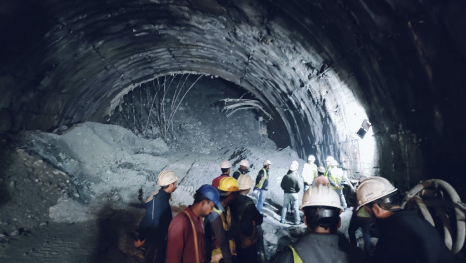 Spasioci ni danas nisu uspeli da dođu do 40 radnika u tunelu u Indiji