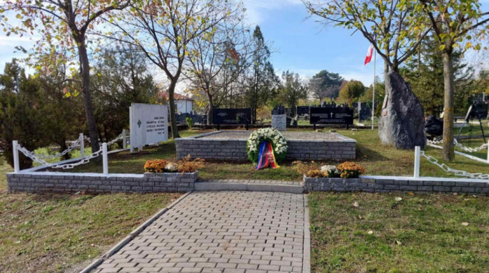 Lavina reakcija zbog izmeštanja spomenika srpskim borcima u Prištini: Šta kažu predstavnici Srba, a šta strane ambasade?