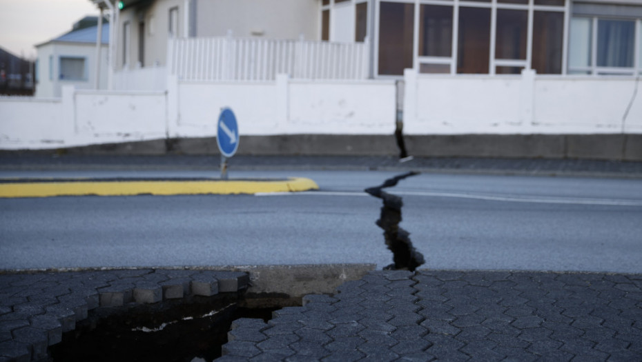 Pukotine na ulicama kao poslednje upozorenje: Island u strahu od najavljene erupcije vulkana, hiljade ljudi evakuisano