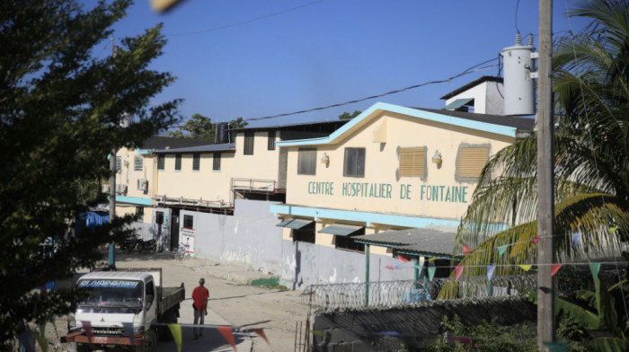 Na Haitiju naoružana banda upala u bolnicu i stotine pacijenata drži kao taoce